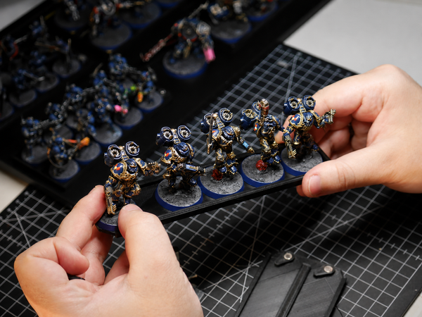 Magnetrays infantry tray with 32 mm bases lifted in one hand