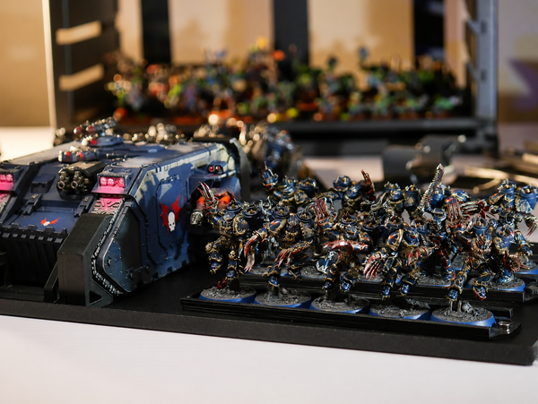 Magnetrays magnetic trays holding a Warhammer 40k squad and vehicle ready for transport