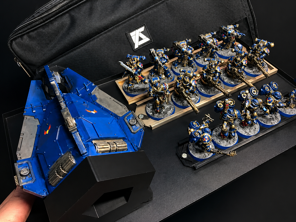 Armée Space Marine rangée dans un sac de transport avec des plateaux magnétiques Magnetrays